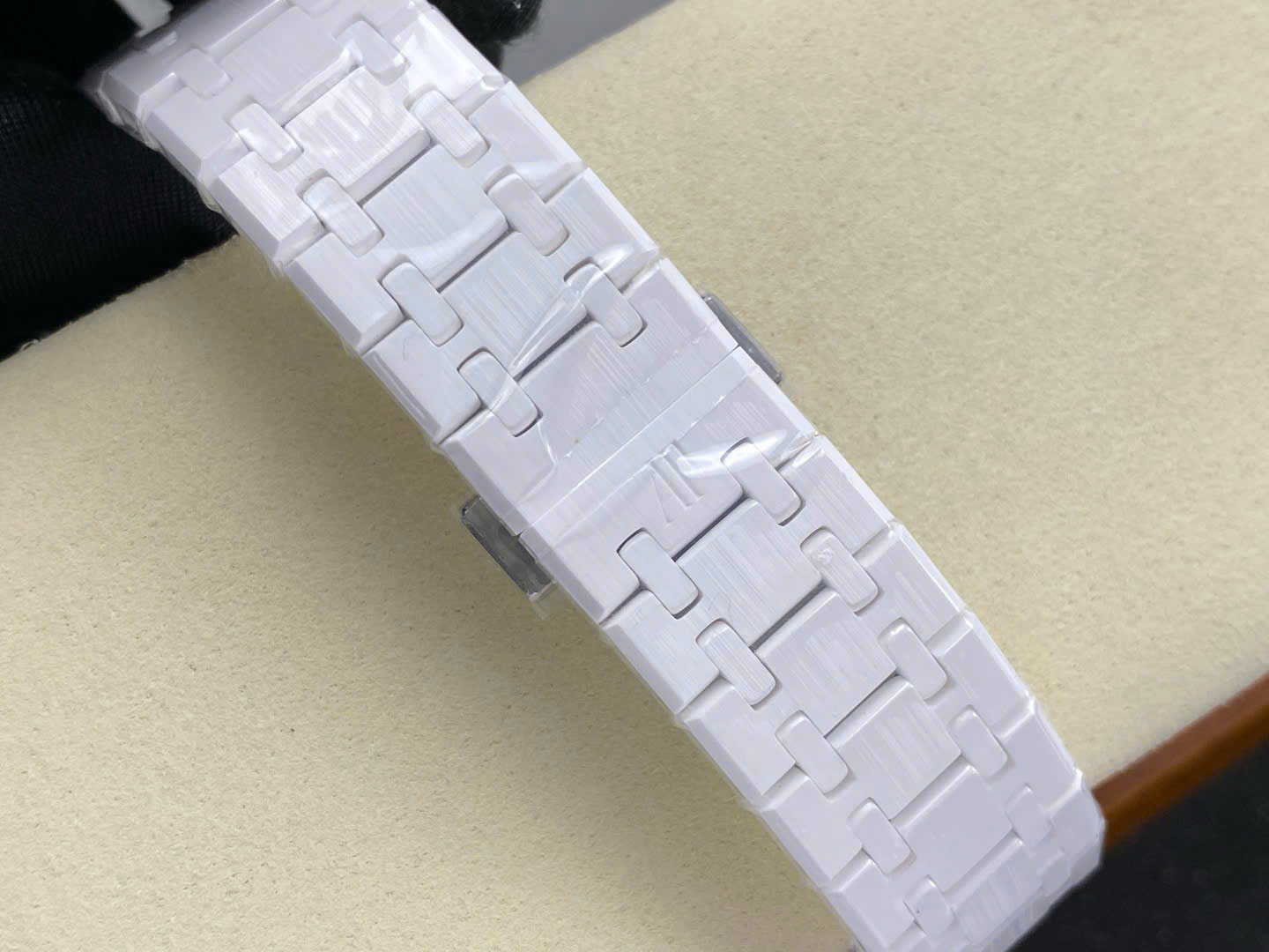 Audemars Piguet 15500 Sunflower – Swiss 1:1 Grade White Ceramic Watch - Image 12