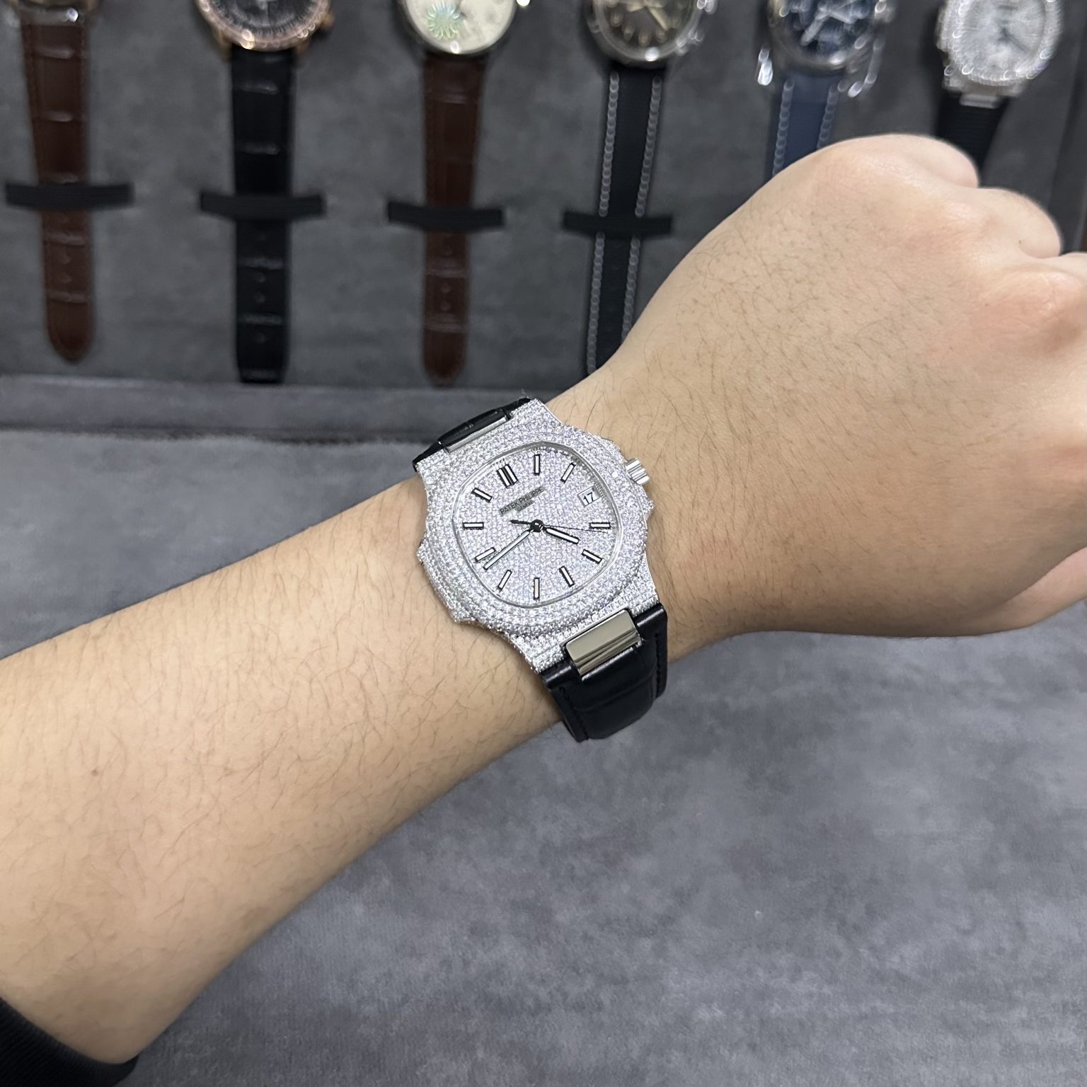 Patek Philippe Nautilus 5711 40mm Full Swarovski – Swiss 1:1 Grade Watch - Image 5