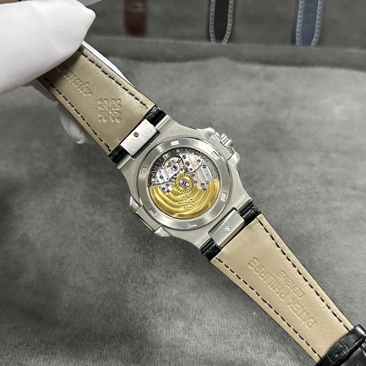 Patek Philippe Nautilus 5711 40mm Full Swarovski – Swiss 1:1 Grade Watch - Image 6