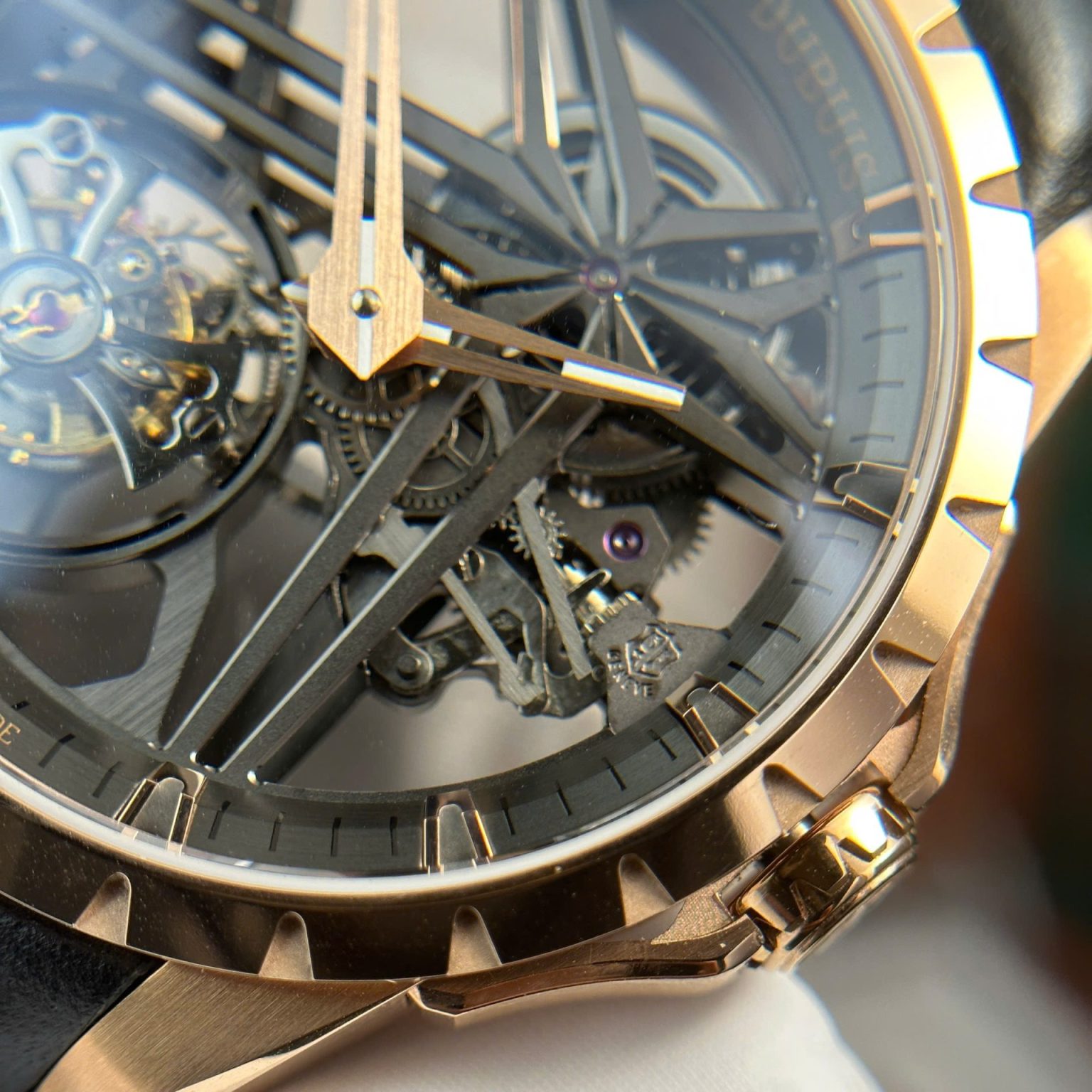 Roger Dubuis Excalibur Eon Gold RDDBEX0836 42mm – Swiss 1:1 Grade Watch - Image 6