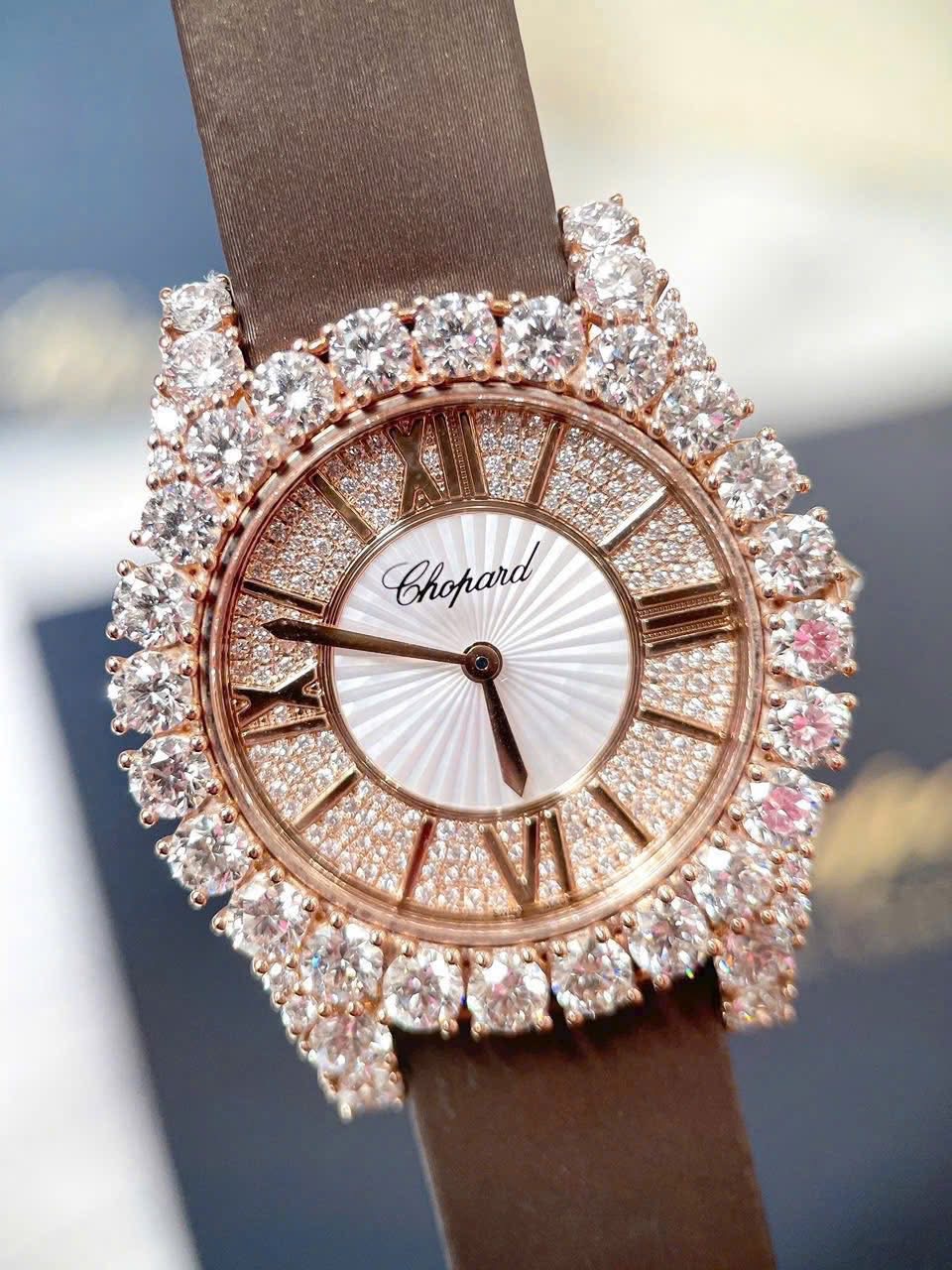 Chopard L’Heure du Diamant 1:1 Grade Ladies Watch – Diamond-Set Bezel & Dial, Brown Strap - Image 3