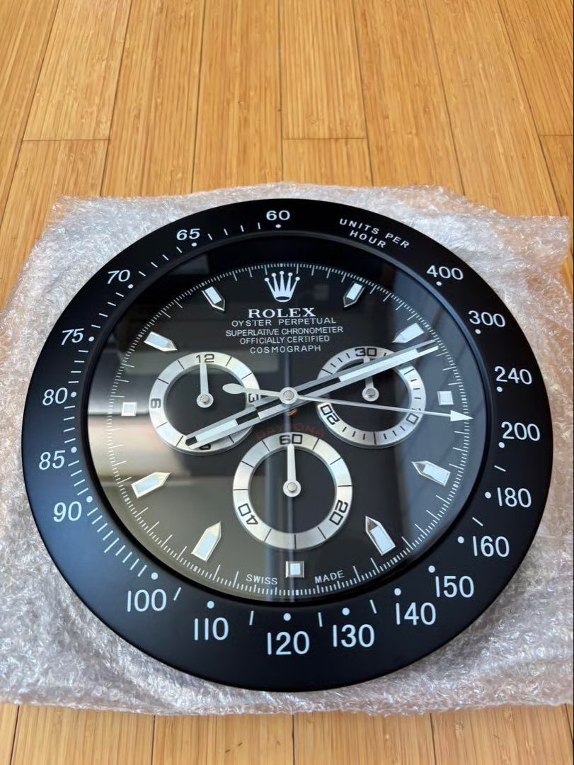ROLEX DAYTONA STYLE DEALER WALL CLOCK (BLACK DIAL WITH SILVER-TONED MARKINGS) - Image 3
