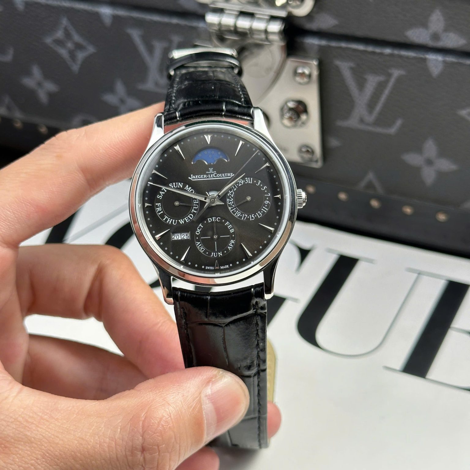 Jaeger-LeCoultre Master Ultra-Thin Perpetual Calendar Matte Grey Dial 39mm (Swiss 1:1 Grade Watch) - Image 3