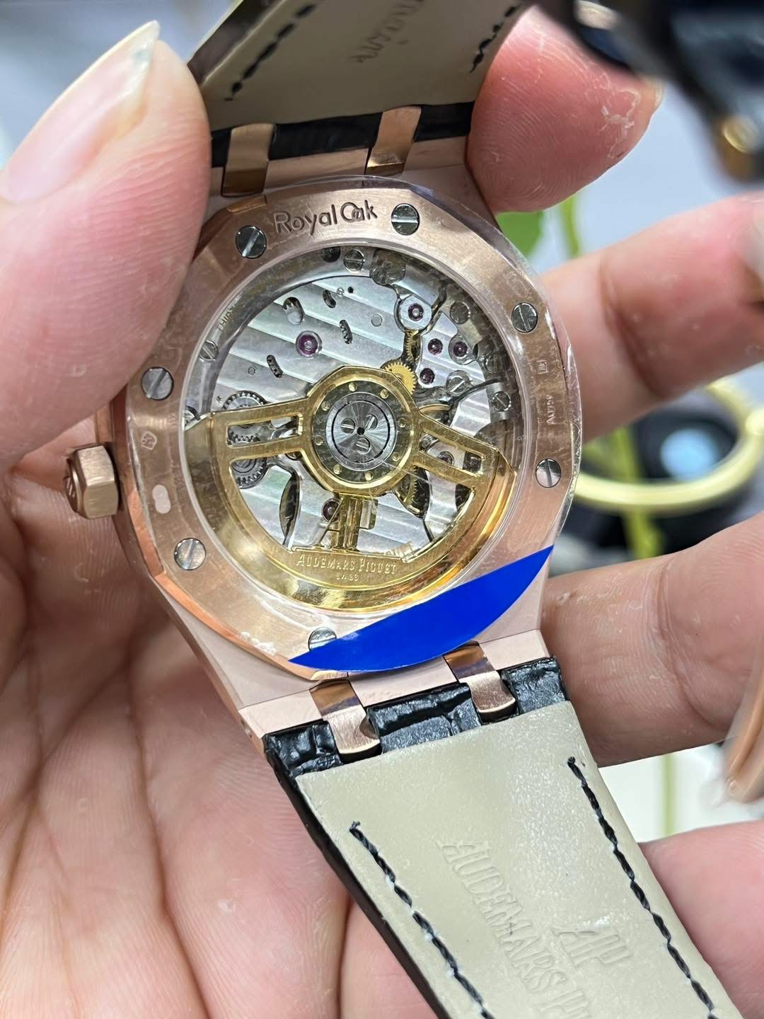 Audemars Piguet Royal Oak 15500OR – 1:1 Grade Watch | Rose Gold | Black Dial - Image 3