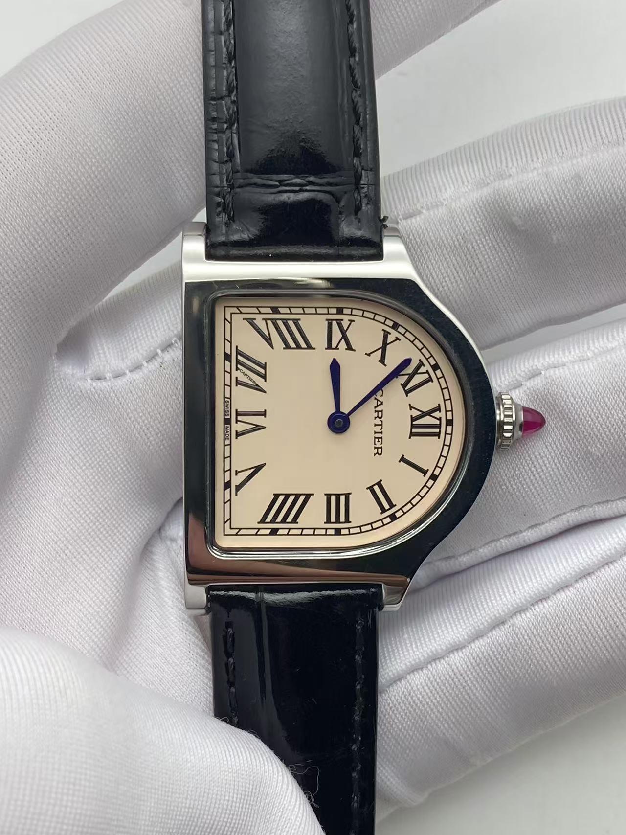 Cartier Cloche de Cartier Privé – 1:1 Grade Watch | Ivory Dial | Black Leather Strap