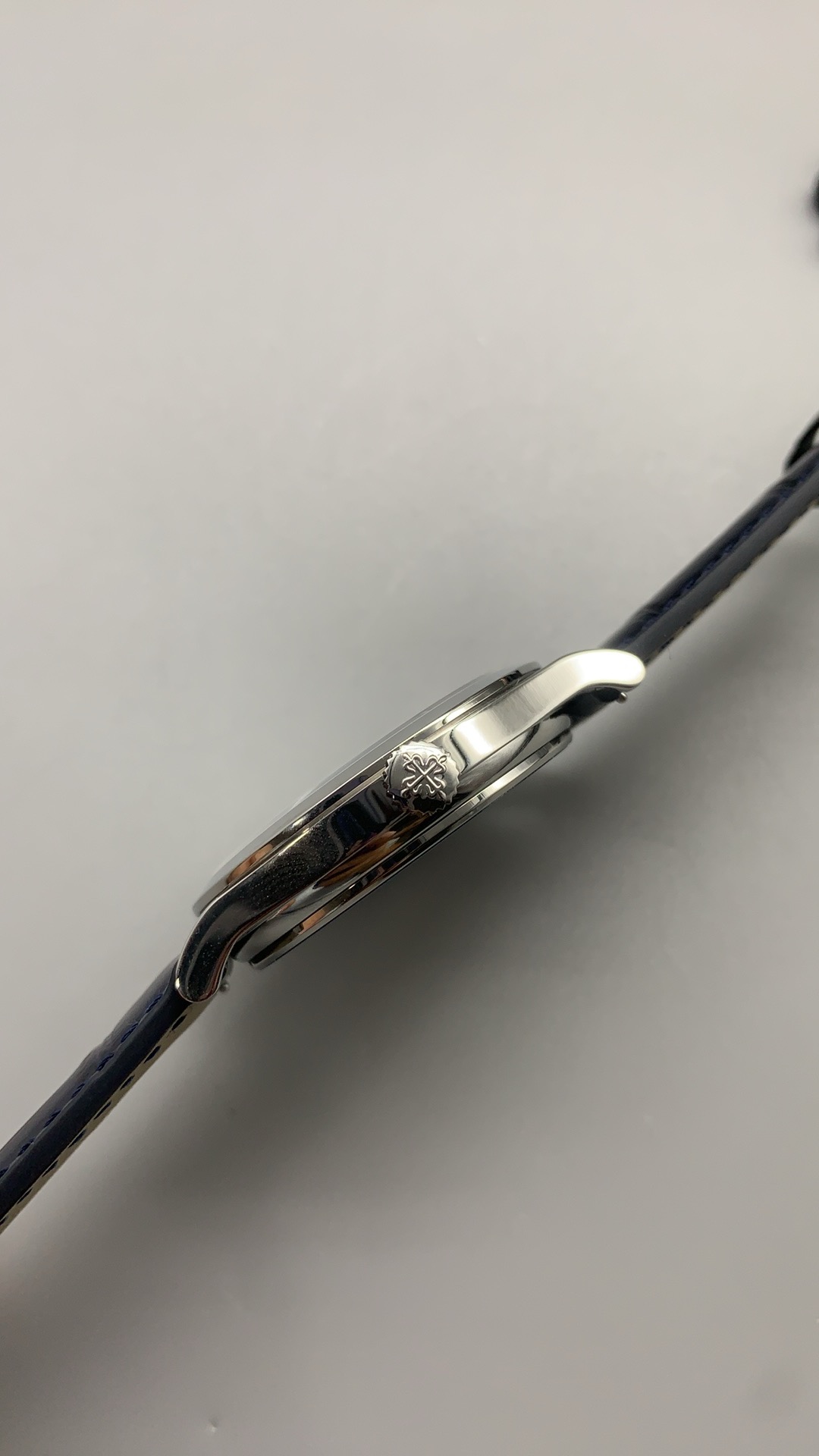 Patek Philippe Calatrava 5296G-001 – 1:1 Grade Watch | Silver Sector Dial | Leather Strap - Image 5