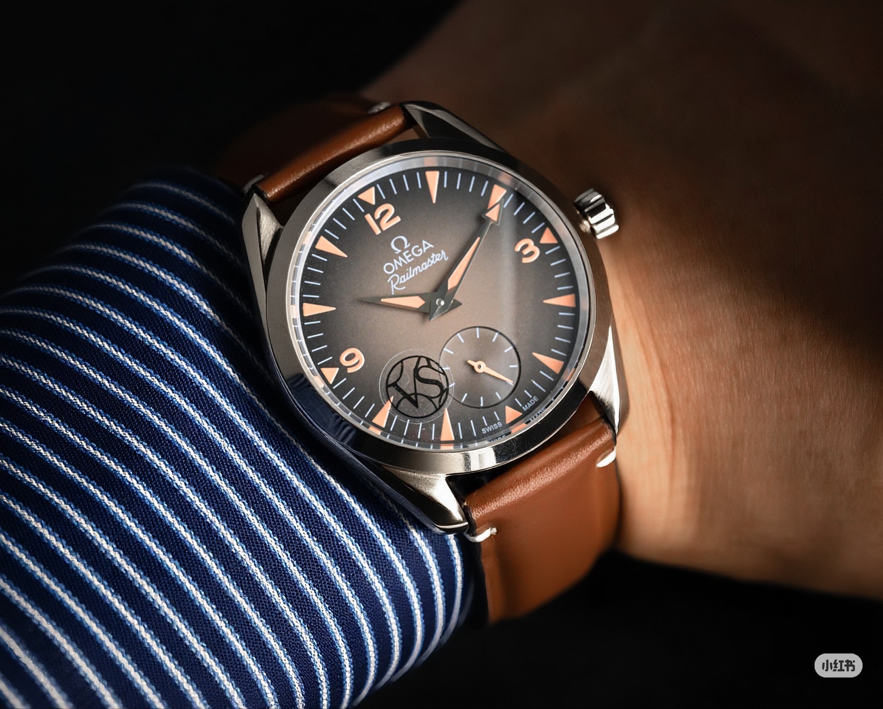 Omega Seamaster Railmaster – 1:1 Grade Watch | Beige Gradient Dial | Golden Brown Leather Strap - Image 5