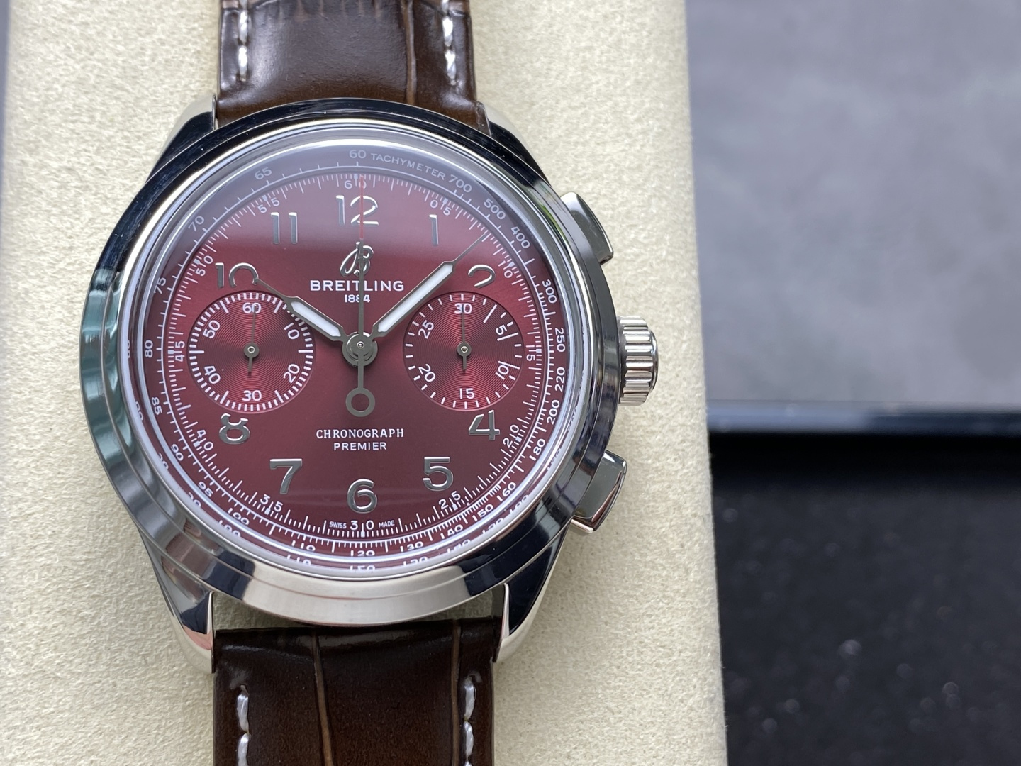 Breitling Premier B09 Chronograph 40 – 1:1 Grade Watch | Burgundy Sunburst Dial | Brown Alligator Leather Strap