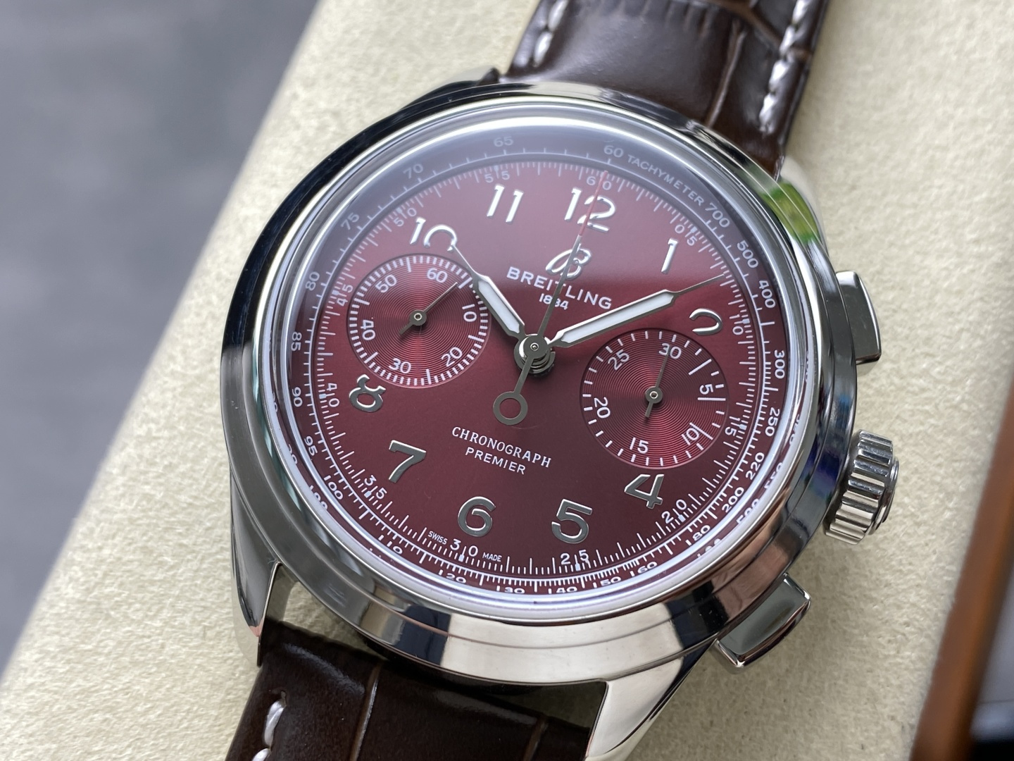 Breitling Premier B09 Chronograph 40 – 1:1 Grade Watch | Burgundy Sunburst Dial | Brown Alligator Leather Strap - Image 4