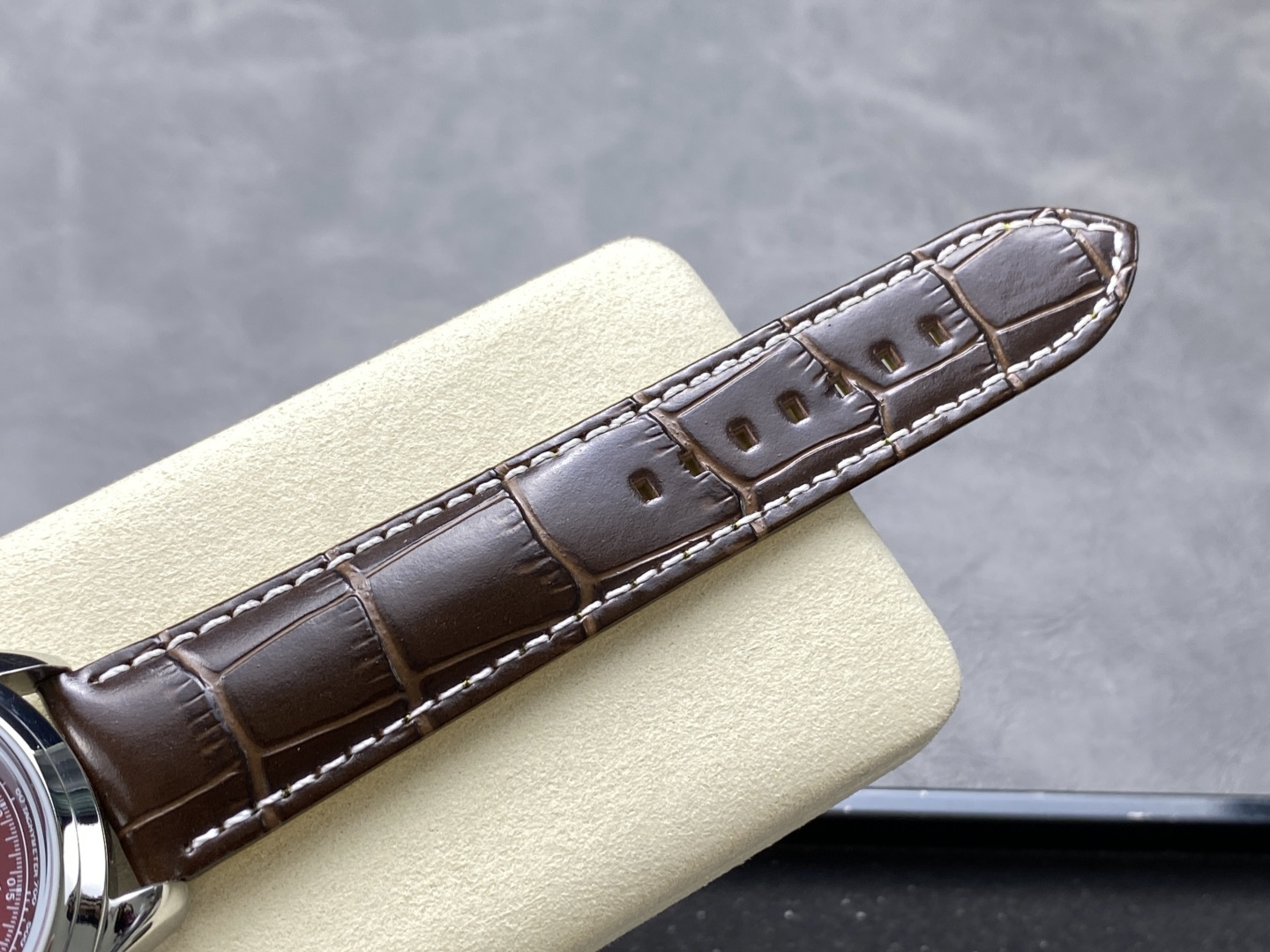 Breitling Premier B09 Chronograph 40 – 1:1 Grade Watch | Burgundy Sunburst Dial | Brown Alligator Leather Strap - Image 8