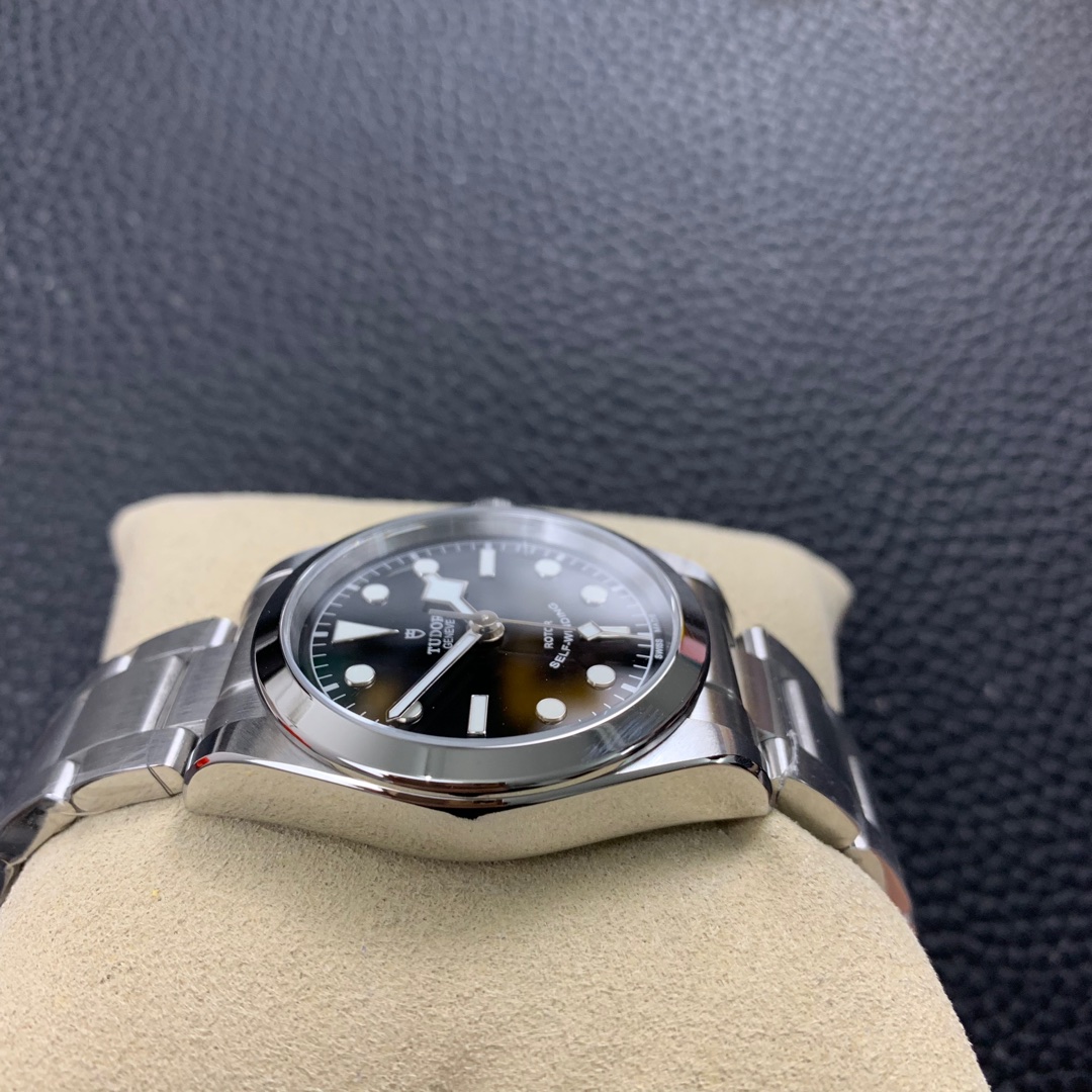 Tudor Heritage Black Bay “Smiley” 36mm – 1:1 Grade Watch | Black Dial | Steel Bracelet - Image 4