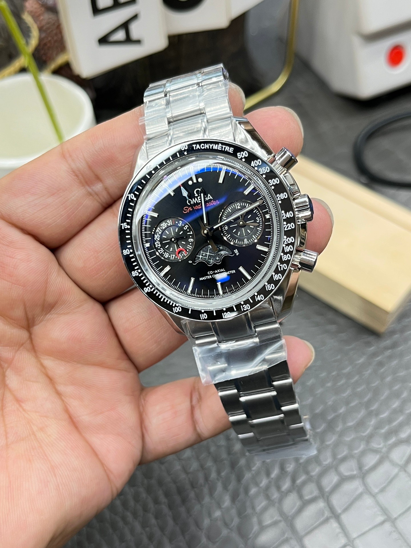 Omega Speedmaster Moonphase Chronograph – 1:1 Grade Watch | Black Dial | Steel Bracelet | 44.25mm - Image 7