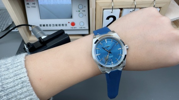 Longines Conquest Automatic 41mm – 1:1 Grade Watch | Blue Sunray Dial | Blue Rubber Strap - Image 6