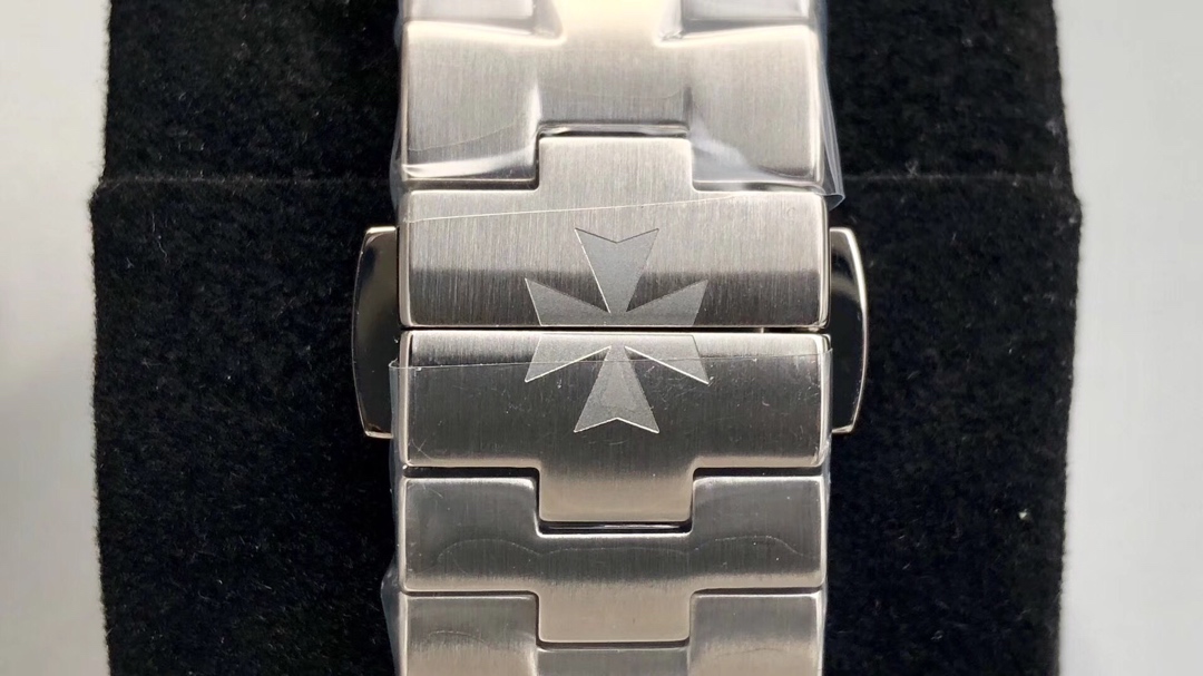 Vacheron Constantin Overseas World Time – 1:1 Grade Watch | Blue World Dial | Steel Bracelet - Image 9